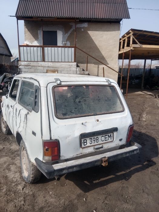 Продаю Нива на запчасти