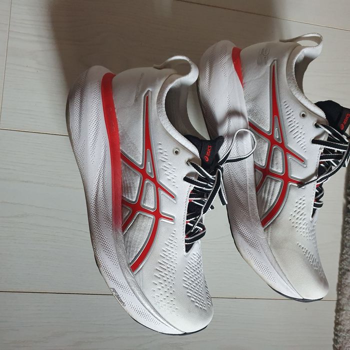 Adidasi  Asics Austria