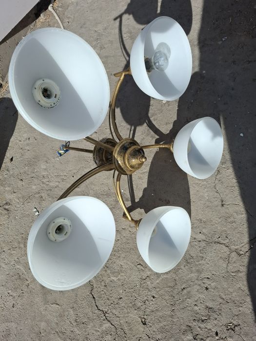 Продаётся пятирожковая люстра