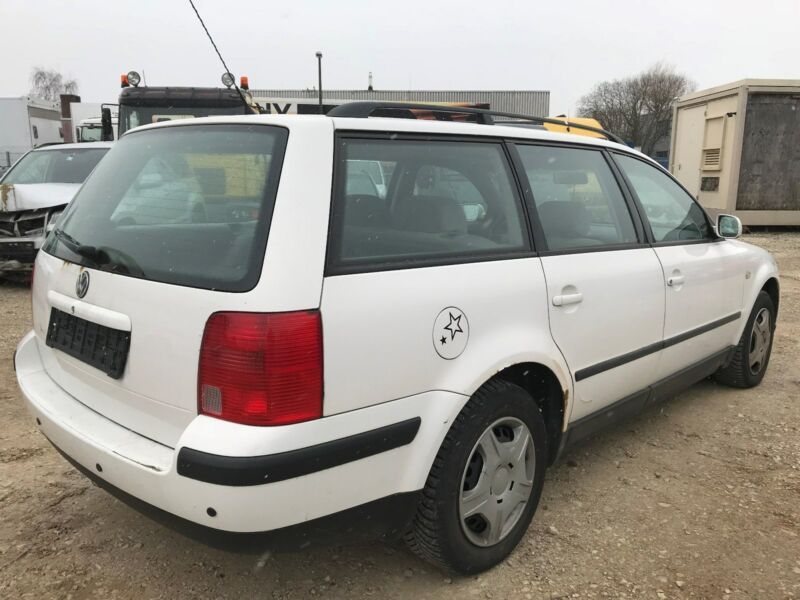 НА ЧАСТИ! VW Passat 1.6 i 101 кс. AHL Комби Климатик Фолксваген Пасат