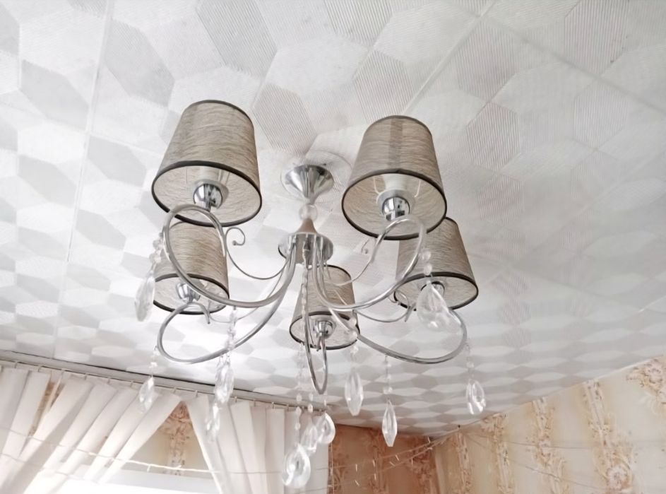 Продам люстру ..