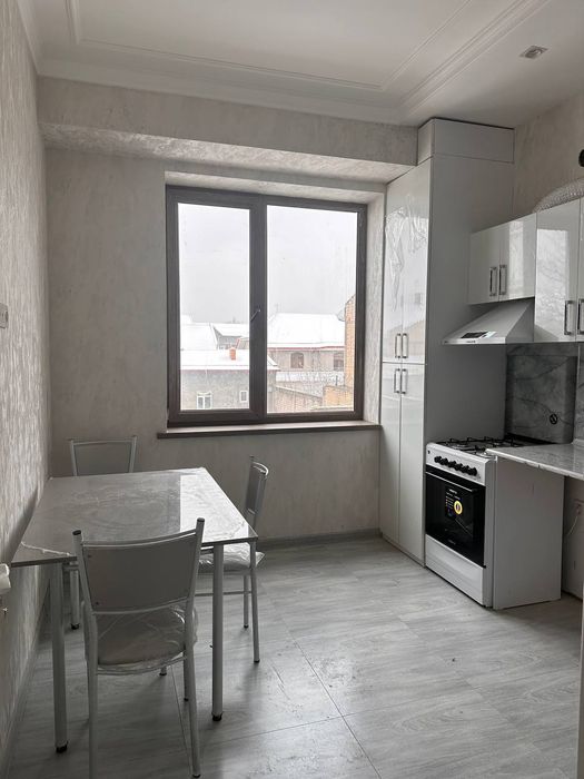 Sergeli 4-metro oldi 2/3/7 40m² boʻlgan yangi kvartira ijaraga berila