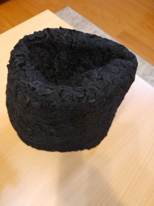 Caciula barbateasca Astrahan culoare negru stare perfecta