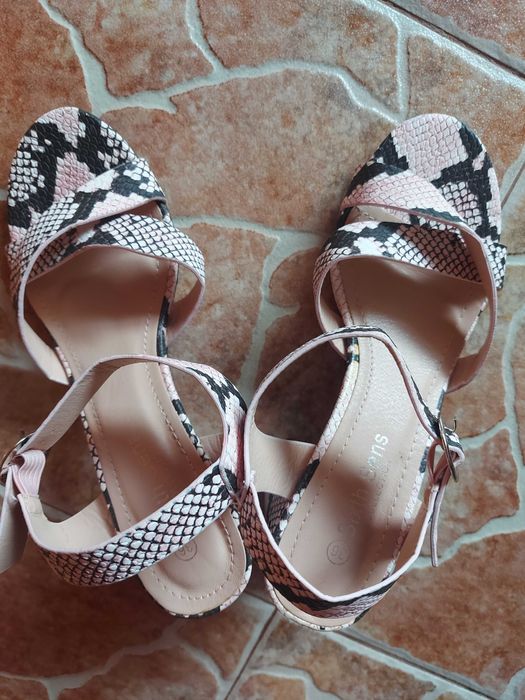 Дамски сандали на ток