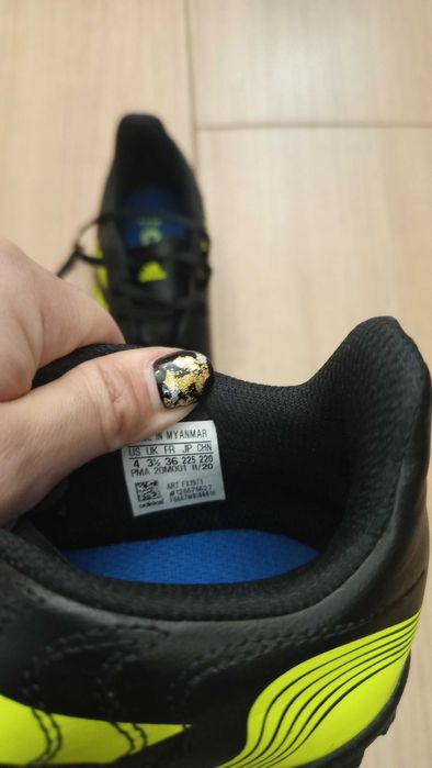 Детски футболни обувки