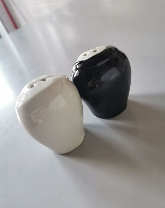 Set solnita si pipernita din ceramica