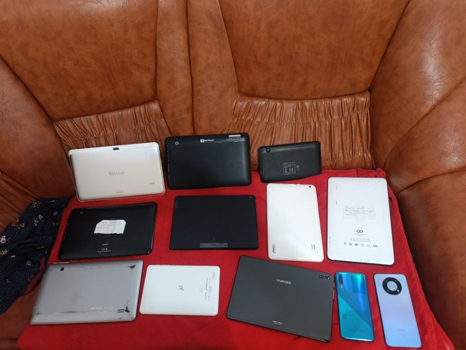 Tablete și telefoane /pentru piese