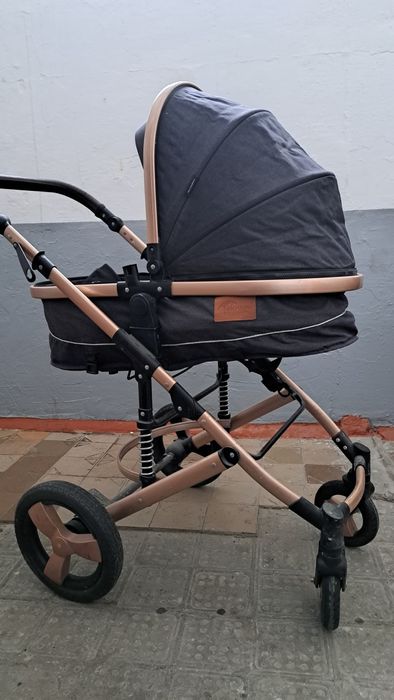 Коляска   всесезонную!