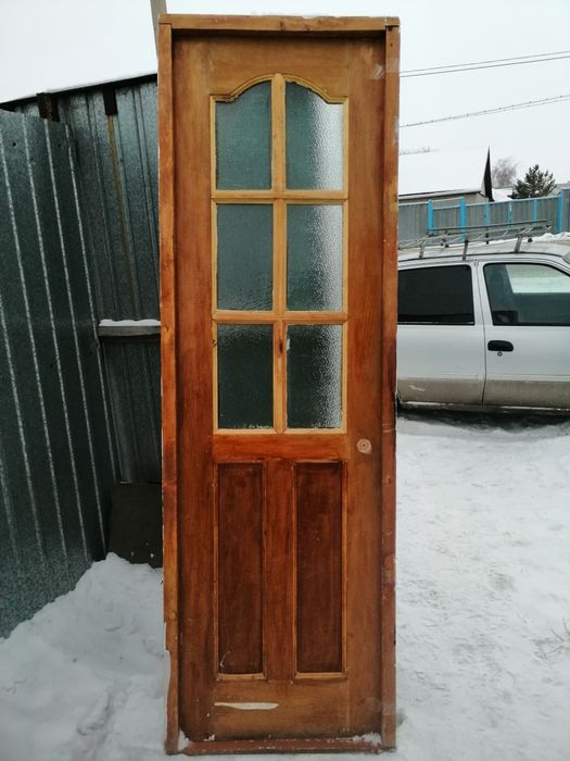 Продам двери деревянные.