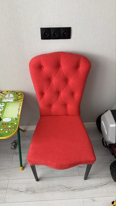Стул красный 4 штуки