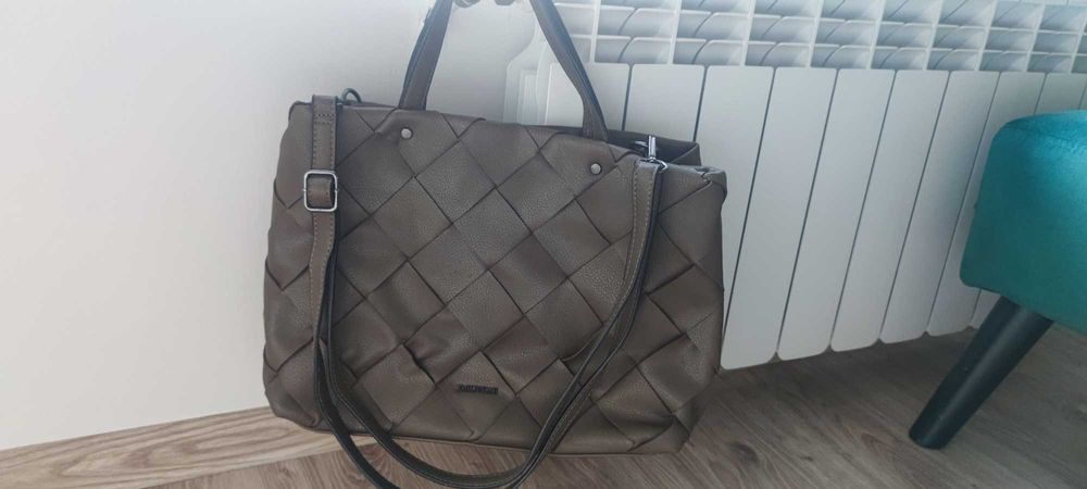 Дамска чанта чисто нова