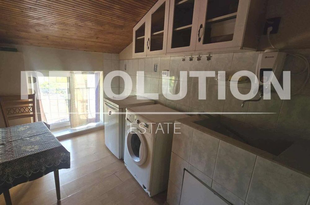 Етаж от къща в района на Център!