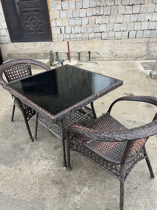 Стол ротанговой в хорошем состоянии