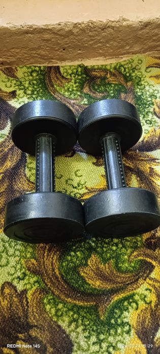 Продаются гантели 4,6,8кг