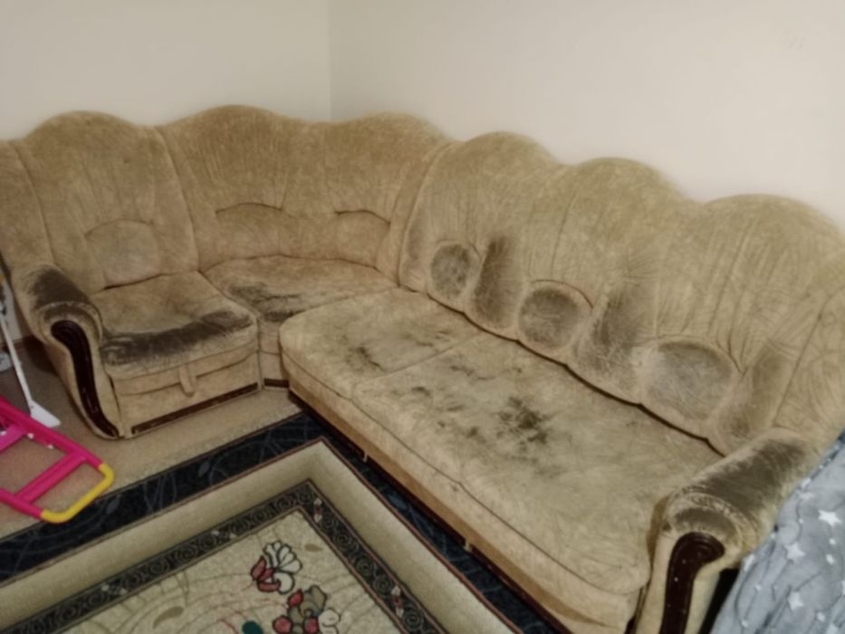 Отдам бесплатно угловой диван с креслами