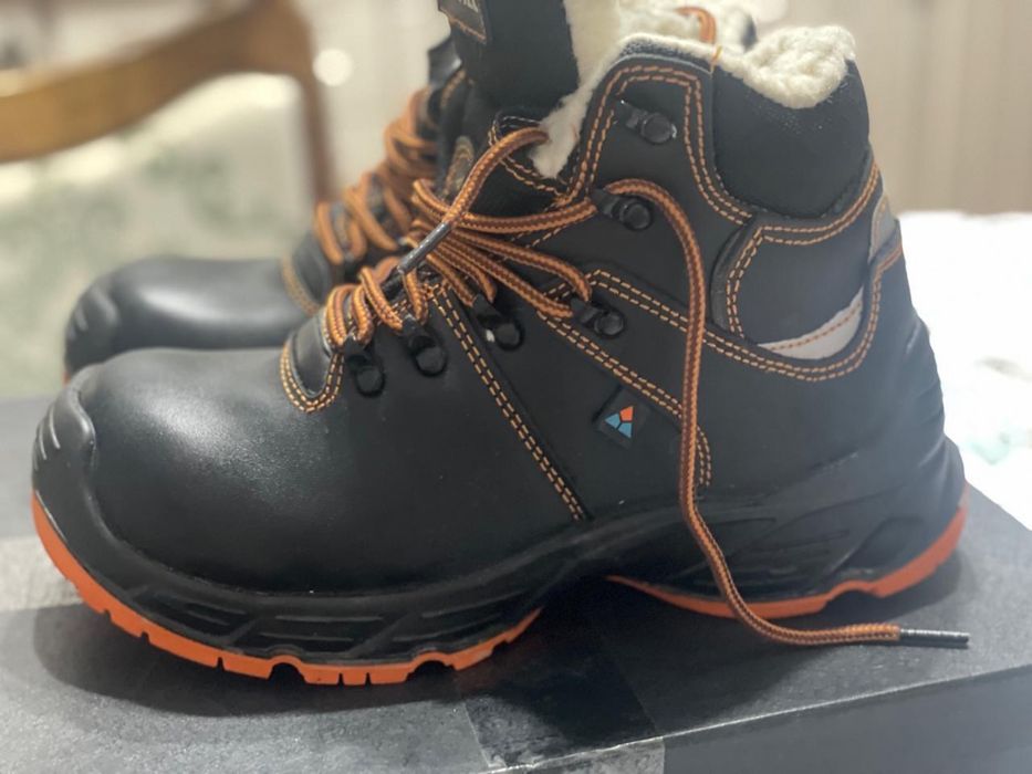 Продам берцы зимние