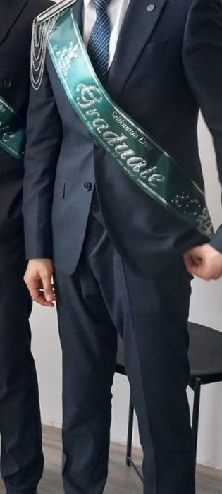 Продам костюм тройку