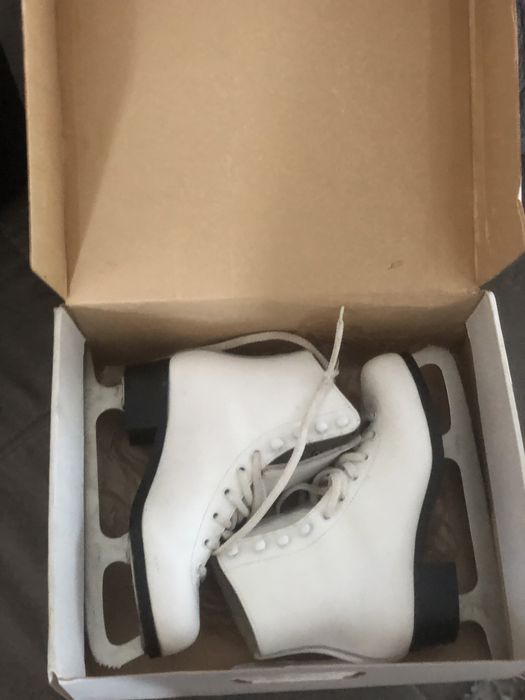 Коньки фигурные размер 38