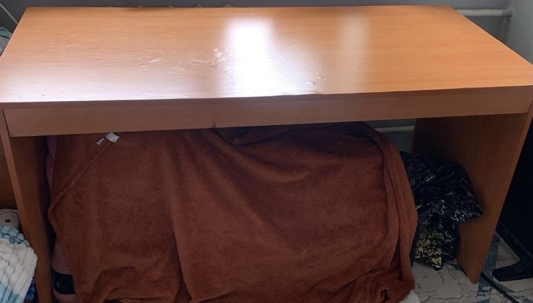 шкаф, кровать, стол