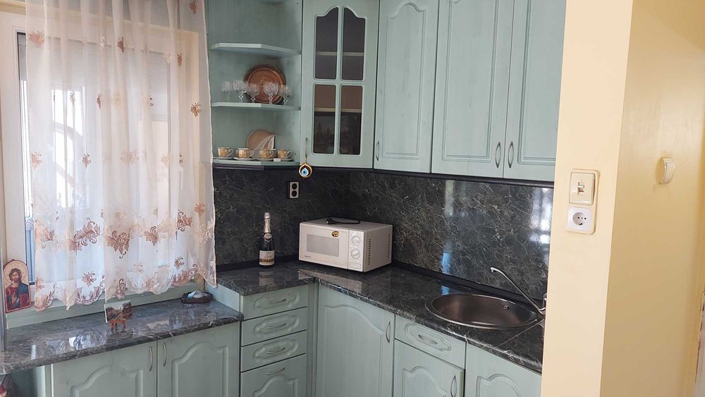 Под НАЕМ, КЪЩА, Идеален Център