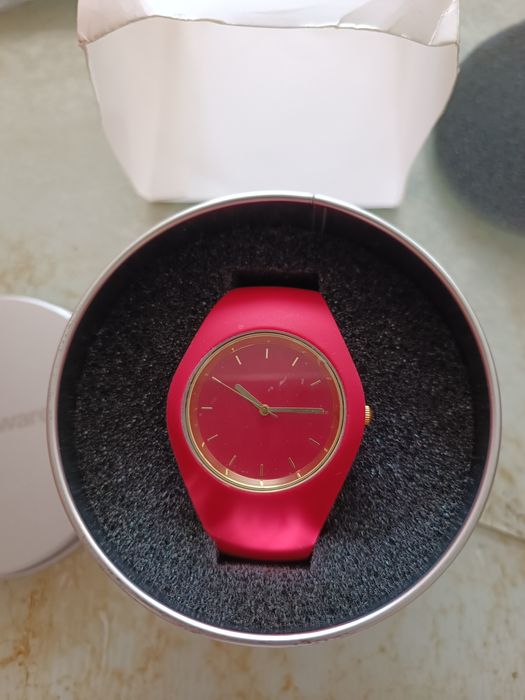 Часовник  дамски Tupperware