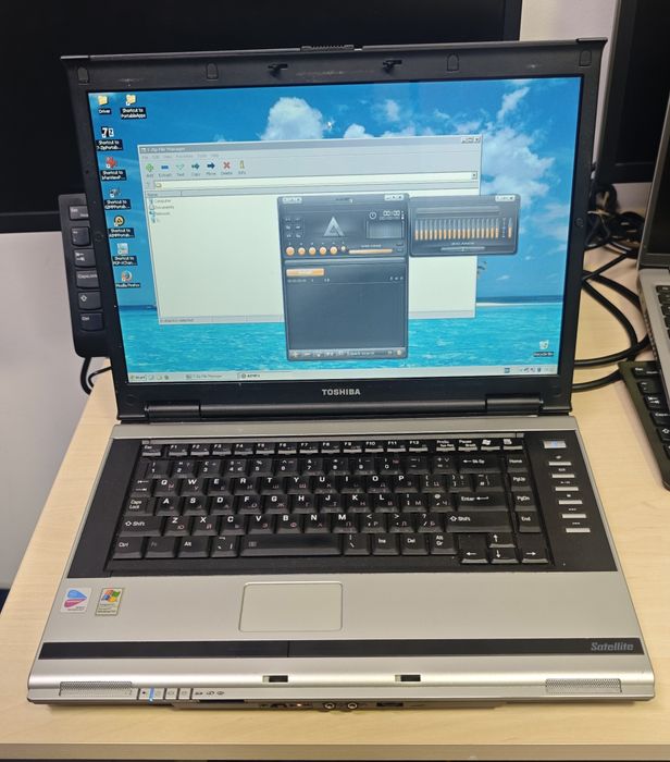 Комплект 3 лаптопа - Toshiba, HP, Fujitso Siemens