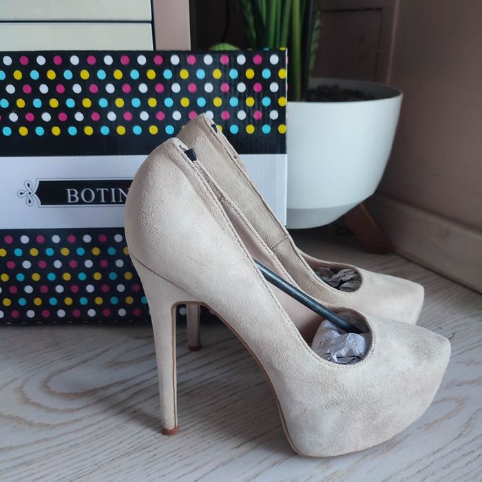 Бежови обувки на висок ток, 38 размер