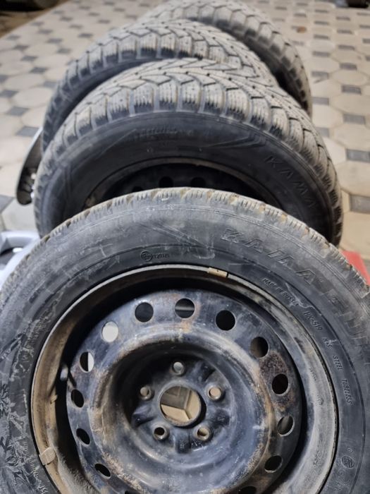 Продам шины вместе с дисками