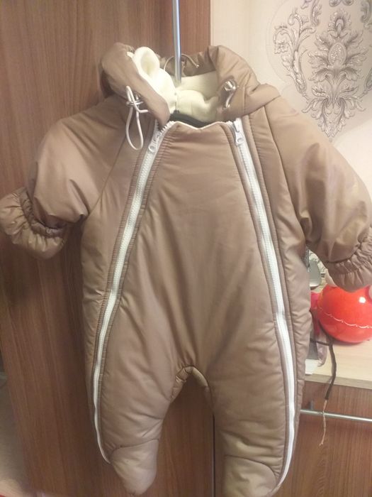 Продам комбинезоны на девочку
