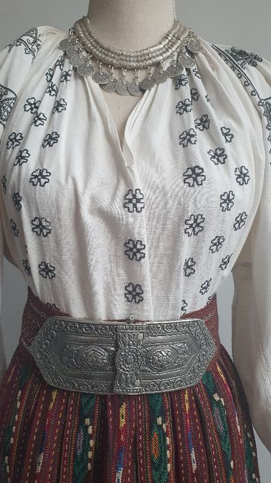 REDUCERE LUNA MAI 40%! Costum popular (ie/camasa, valnic/fota/catrinta/zadie)