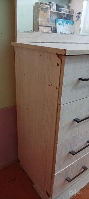 Продается комод. Длина 104 см, высота 83 см, ширина 40 см. Без зеркала