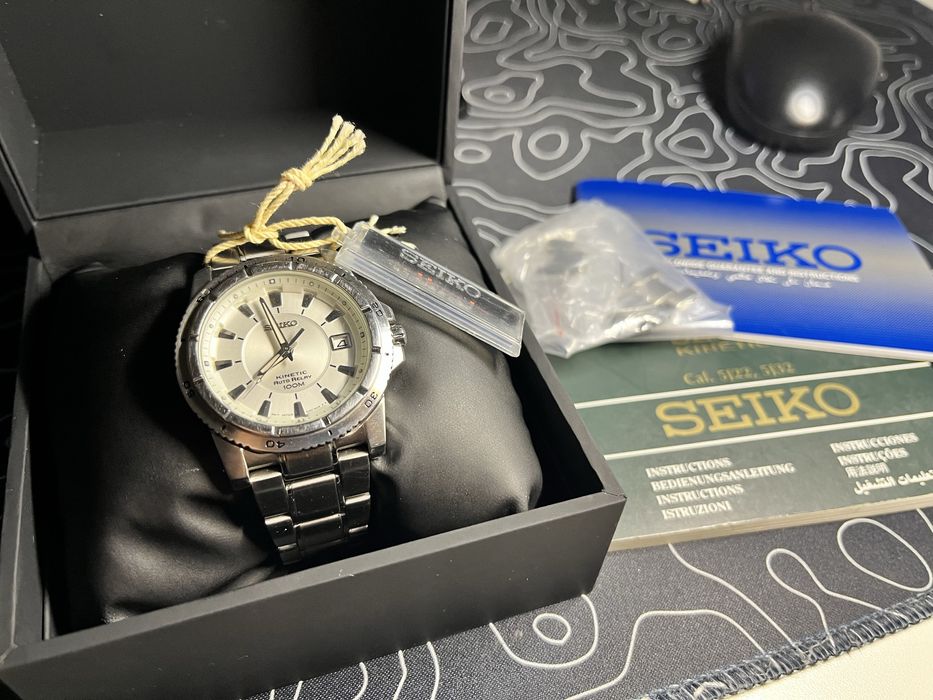 Seiko серии Kinetic Auto Relay 100M.