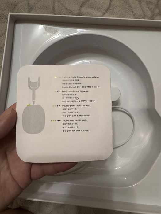 Продаю AirPods Max