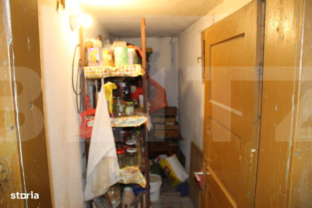 Casa traditionala cu curte generoasa, in centrul localitatii Valcele