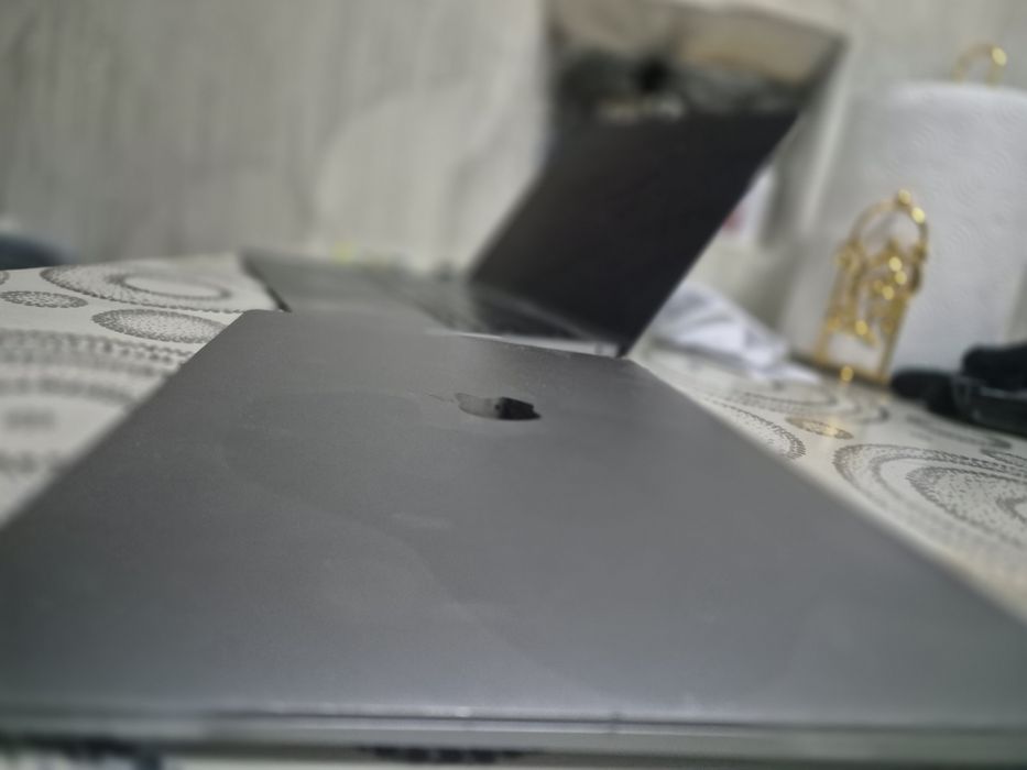 Apple Macbook core i5 LapTop 8,128