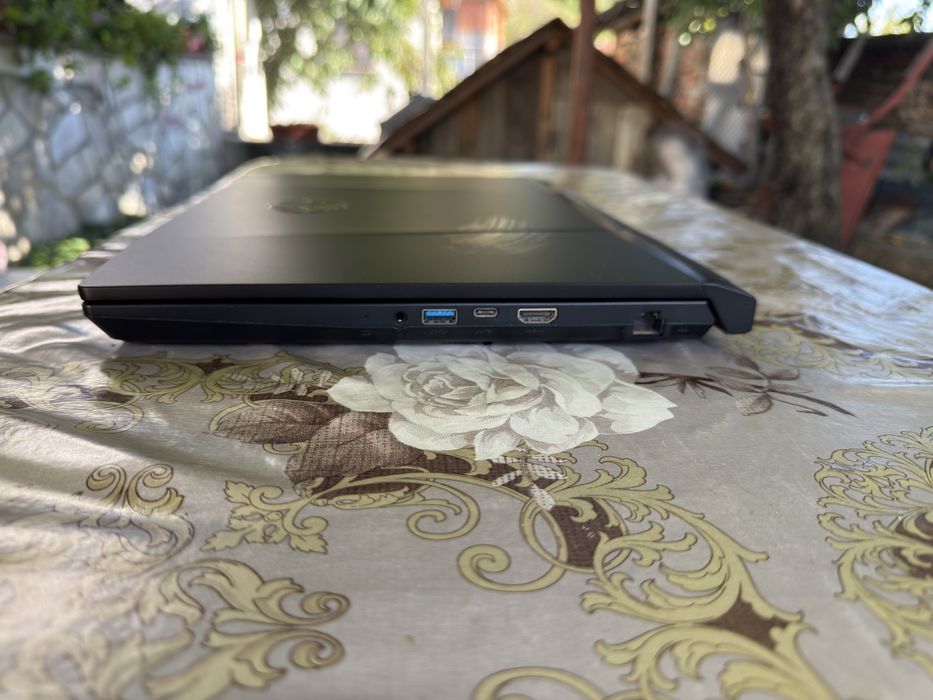 Laptop MSI Alpha 15 B5EEK черно