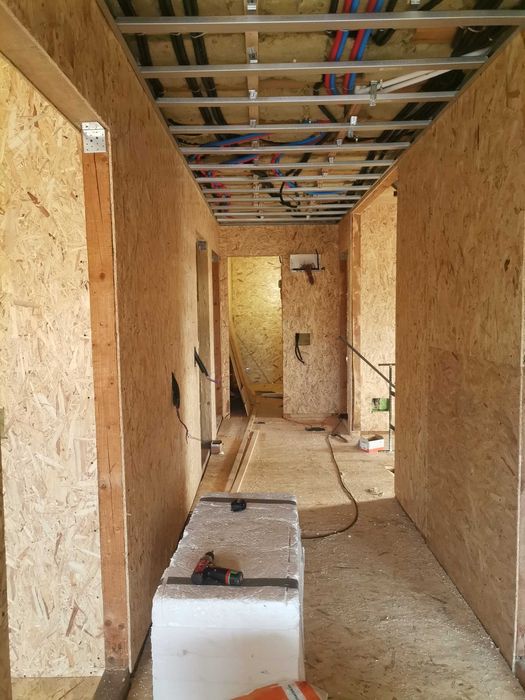 Zugrăvim tragem glet montam gresie faianță parchet