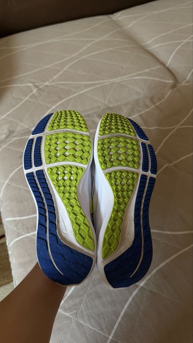 Продам кроссовки Nike