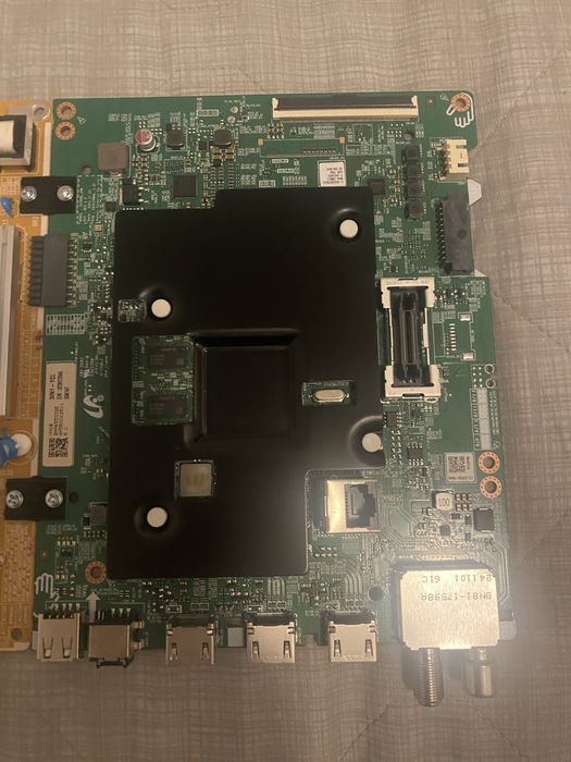 Placă bază (Main Board) + sursă Samsung Crystal UHD 55” CU6900 – ecran spart