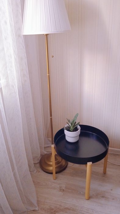 Продам столик Икеа