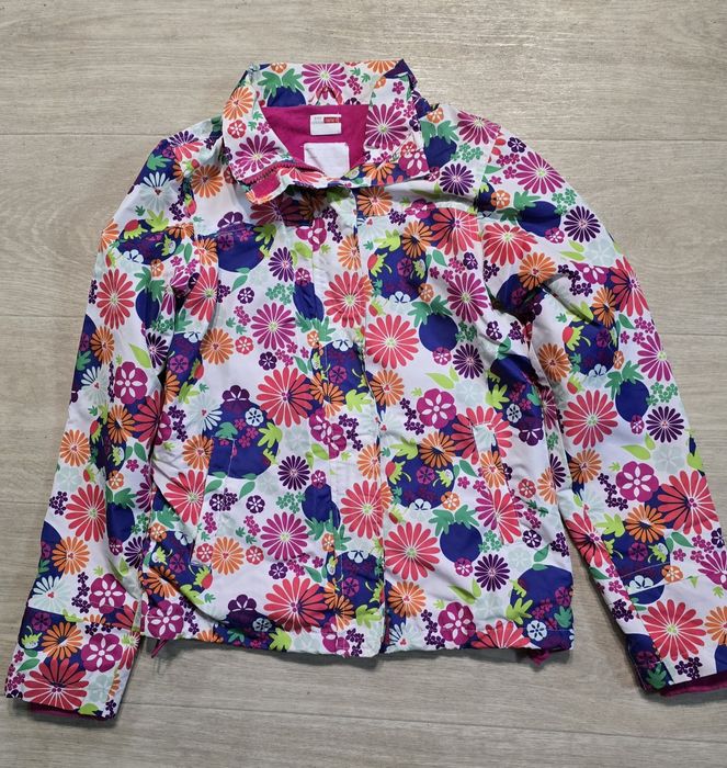 Продам ветровку лет 9-11.