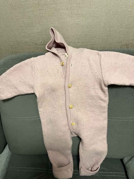 Бебешки космонавти и шапки