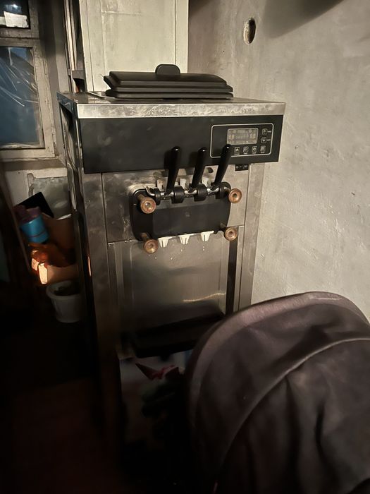 Продам киоск и аппарат мороженого