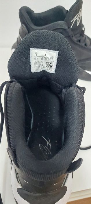 Jordan Max Aura 4 negru  originali marimea 41