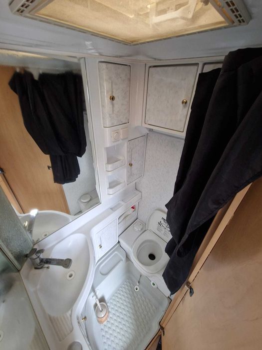 Rulota Hobby DeLuxe 470 cu 2 zone, Aer Conditionat, Boiler, Panouri