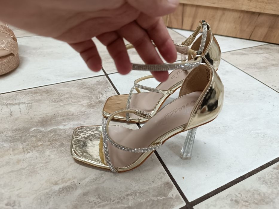 Sandale superbe mărimea 35