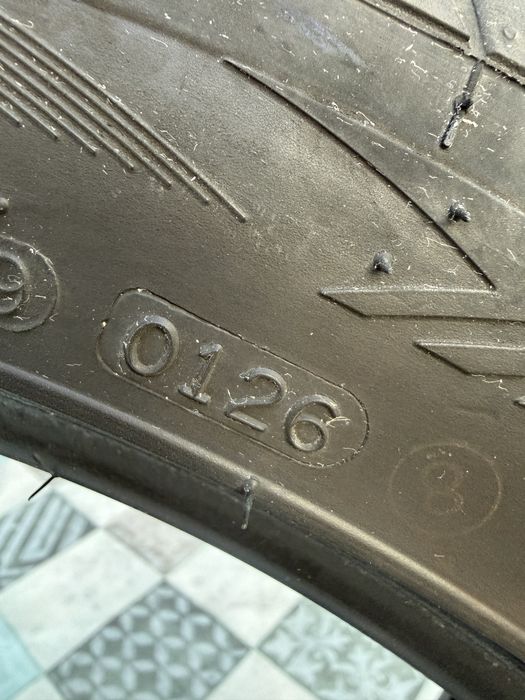 Продам шины на 18