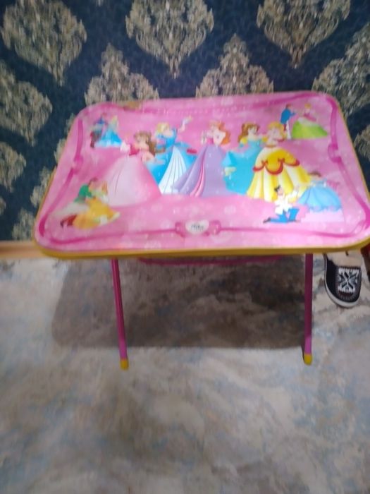 Детский стол в хорошем состоянии