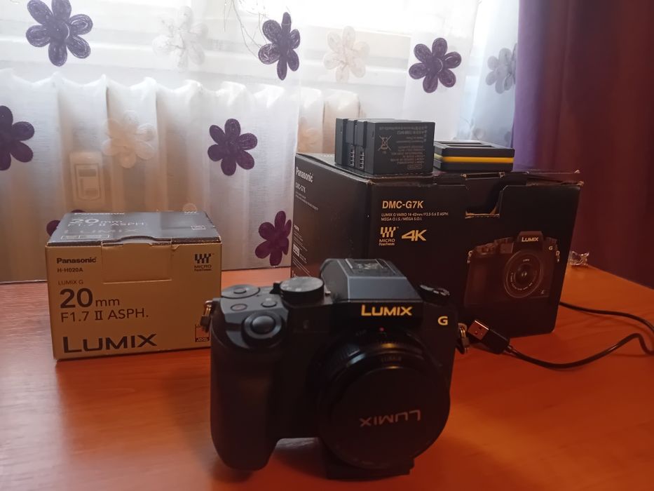 Vând panasonic lumix g7