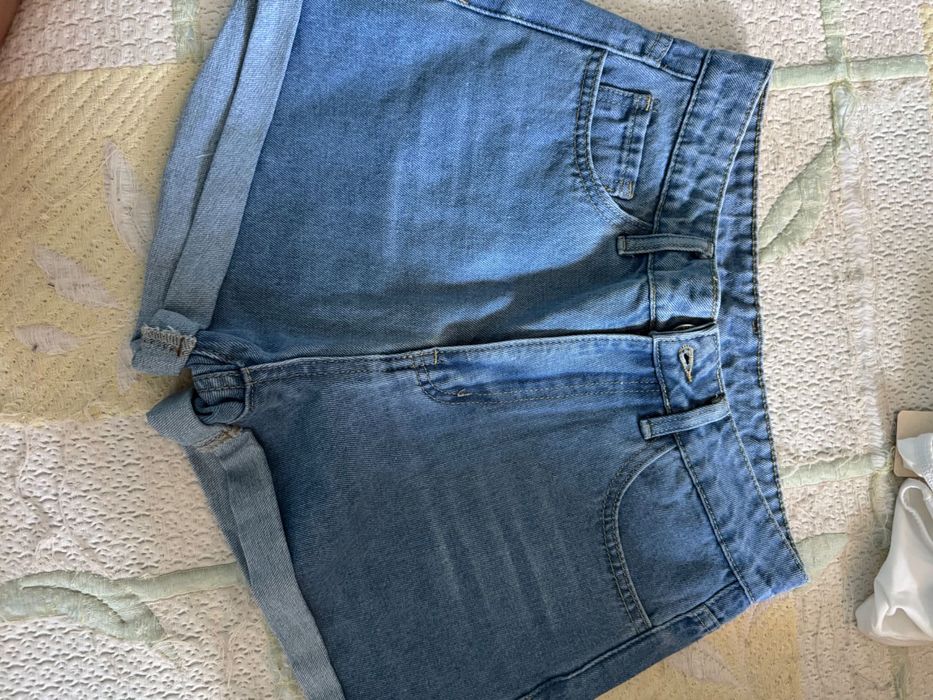Къси сини дънкови панталони